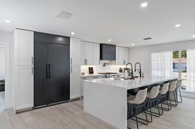 Foto del edificio - 4193 Hyacinth Cir N