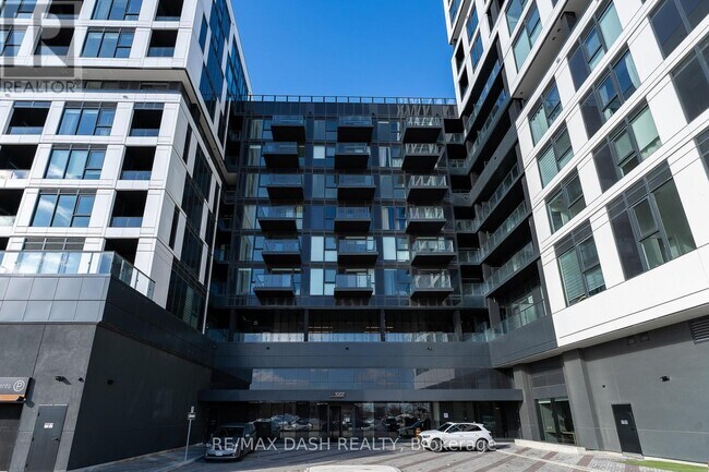 Building Photo - 1007 The Queensway