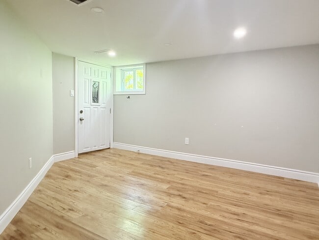 Building Photo - 1396 Lillian Ave