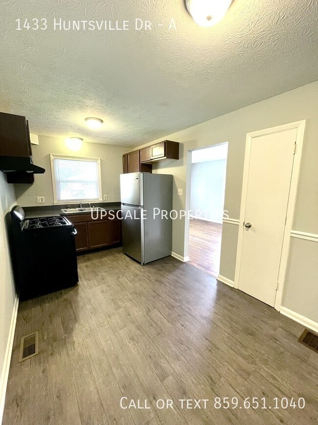 Building Photo - 1433 Huntsville Dr