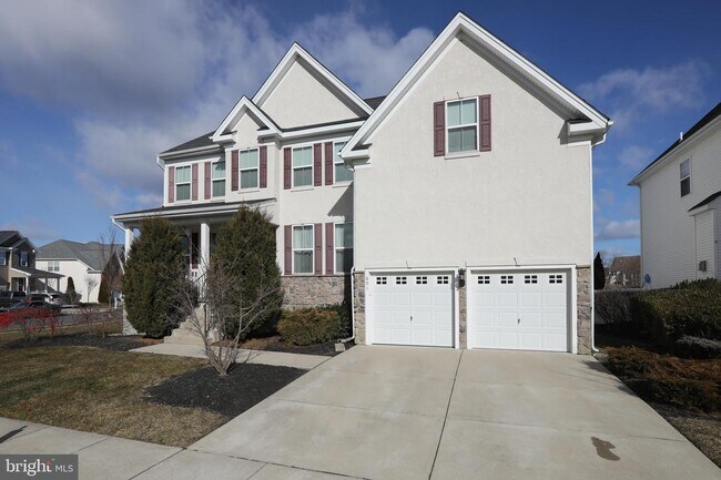 Building Photo - 601 Bainbridge Dr