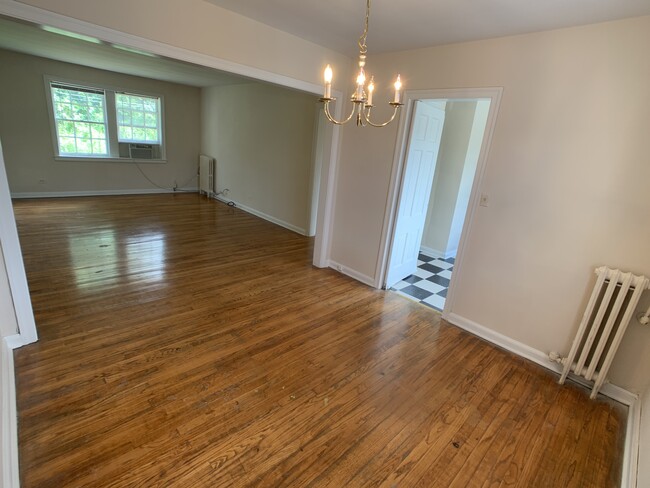 Building Photo - 2838 Thornhill Rd