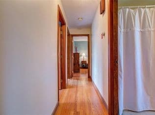 Building Photo - 28 Whispering Pines