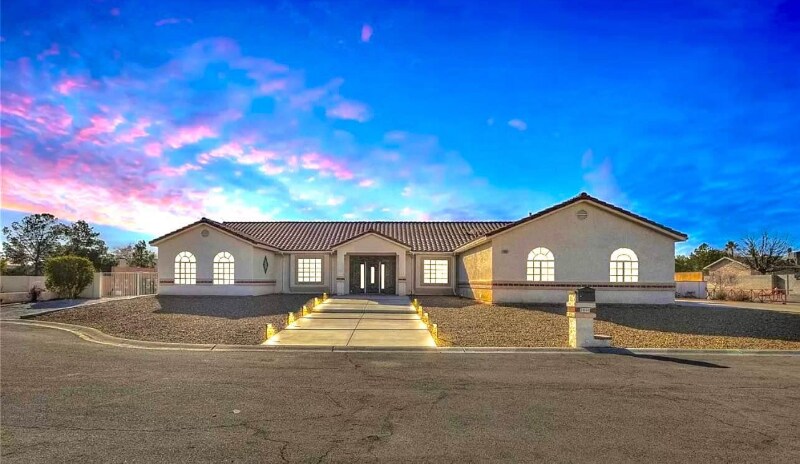 Primary Photo - 3860 Quadrel St