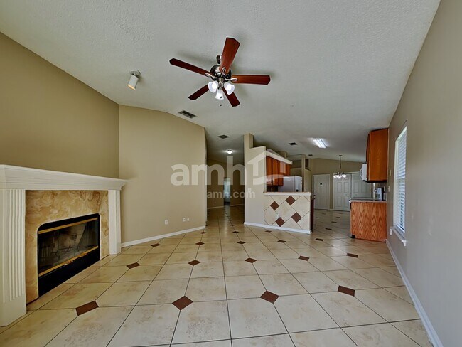 Building Photo - 364 Summit Dr