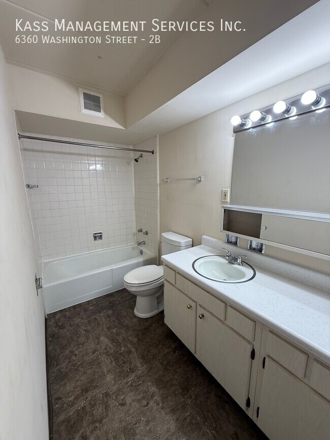 Foto del edificio - 6360 Washington St
