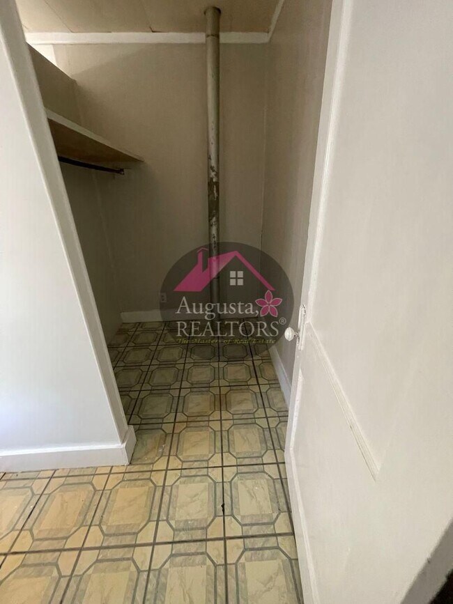 Foto del edificio - One Bedroom Near ACU!