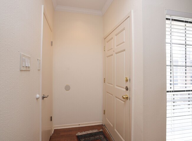 Foto del edificio - 2001 Bering Dr