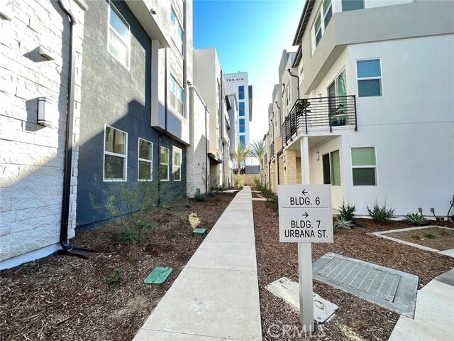 Building Photo - 1646 S Urbana St