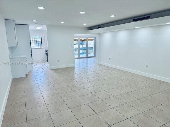 Foto del edificio - 7011 Crown Gate Ct