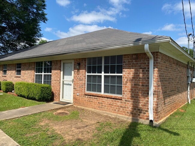 Building Photo - 4909 N Park Rd