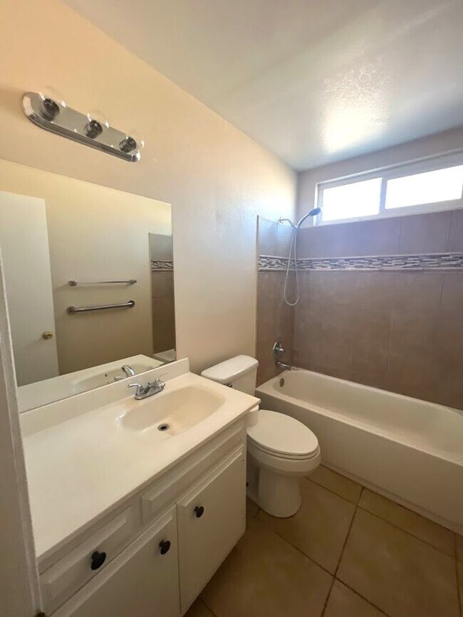 Building Photo - Charming Senior Home 55+  2 bed 1 bath Gem...