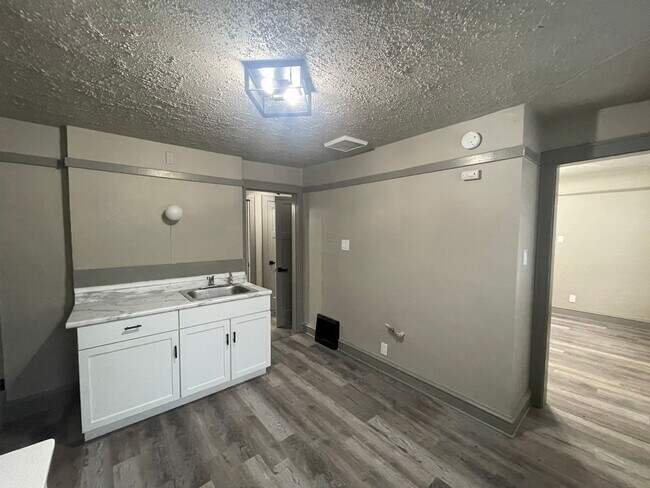 Foto del edificio - 3323 N 36th St