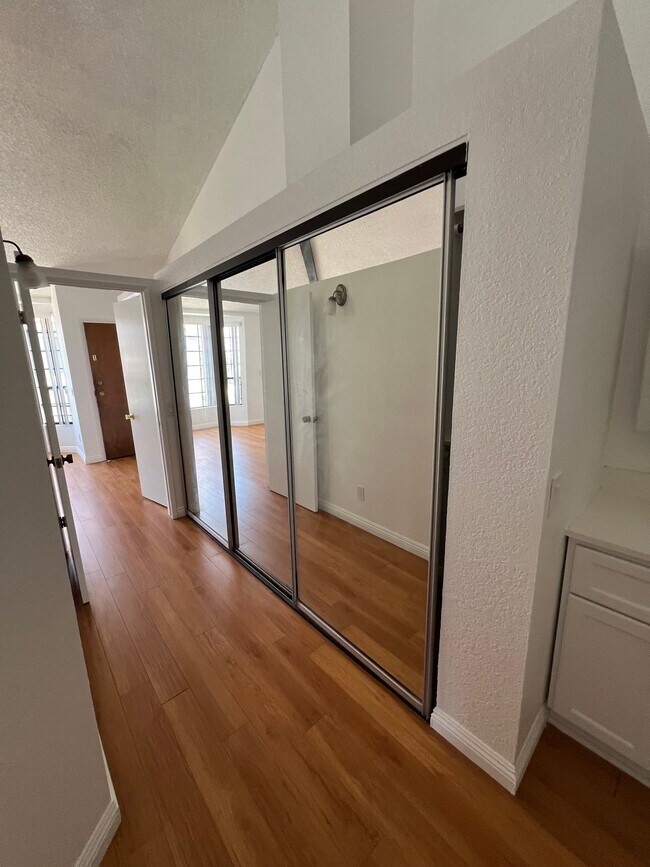 Foto del edificio - 10234 Tujunga Canyon Blvd