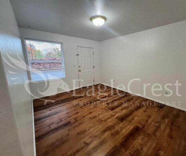 Foto del edificio - 706/708SCollege