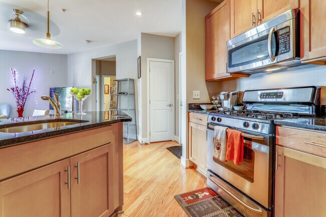 Open kitch/dining/living rm - 1800 Wilson Blvd