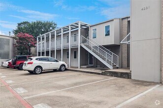 Building Photo - 4231 Travis St
