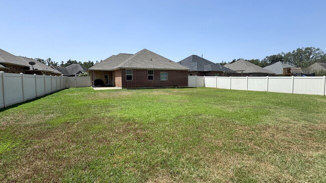 Foto del edificio - 111 Old Outpost Rd