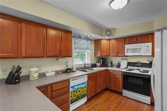 Building Photo - 1037 Main Rd