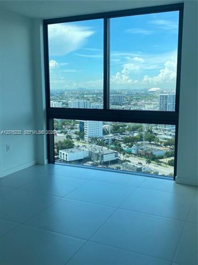 Foto del edificio - 501 NE 31st St