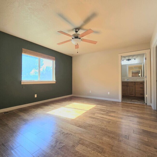 Foto del edificio - 1582 Poplar Ave
