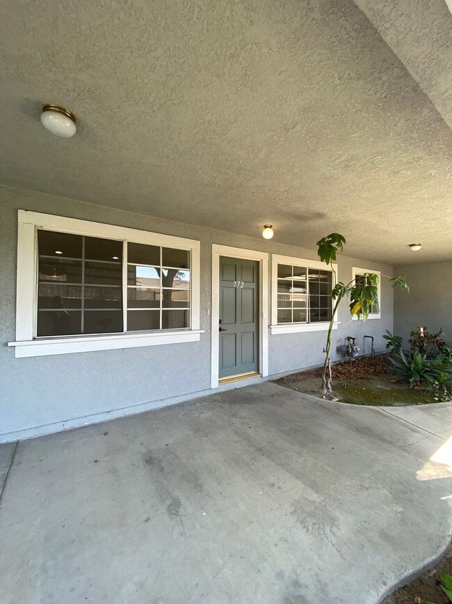 Building Photo - Updated Townhome with Garage *Only $3,000 Deposit!