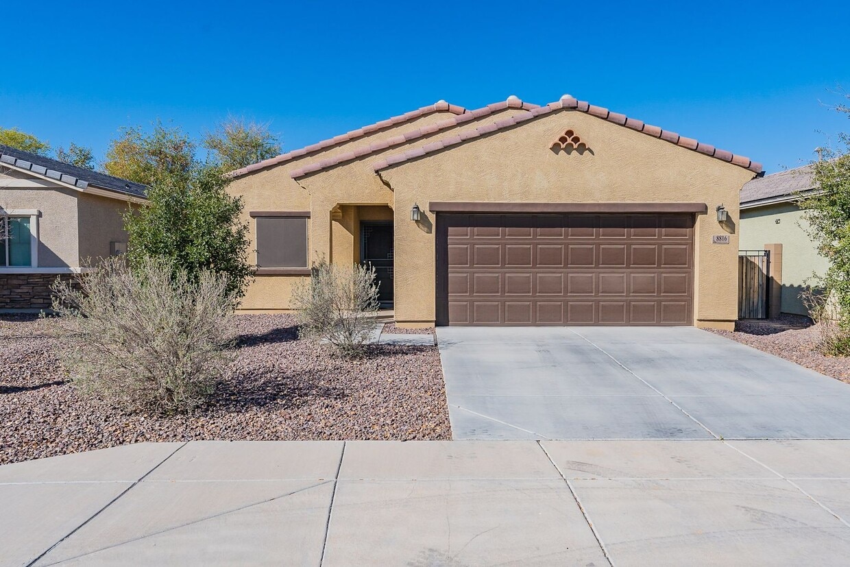 Primary Photo - Three Bedrooms & Two Baths - Great Location