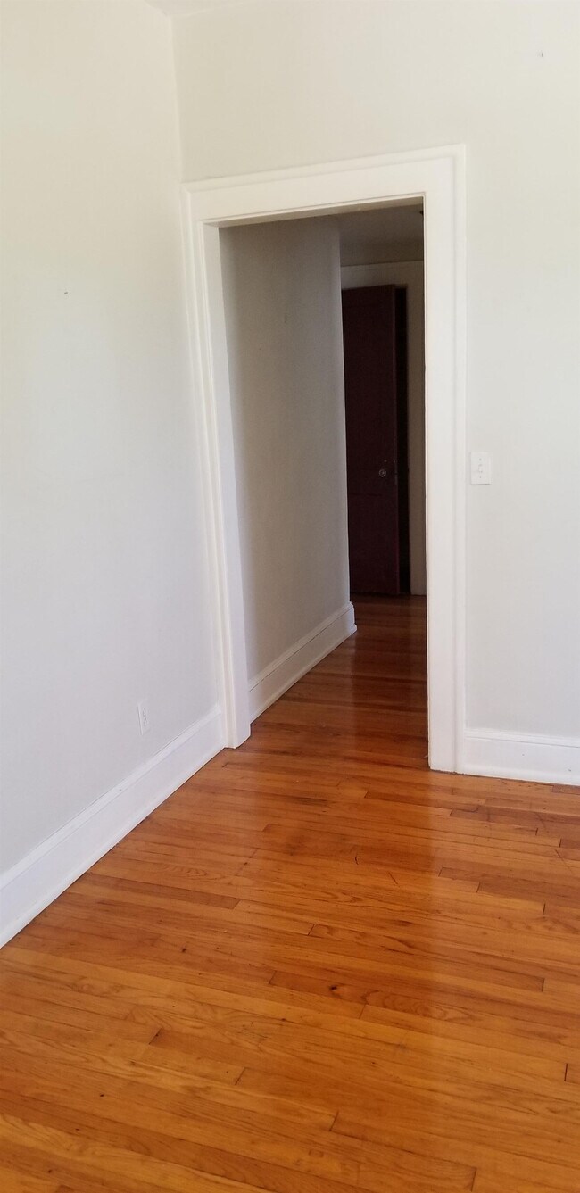Foto del edificio - 1310 Willow Branch Ave