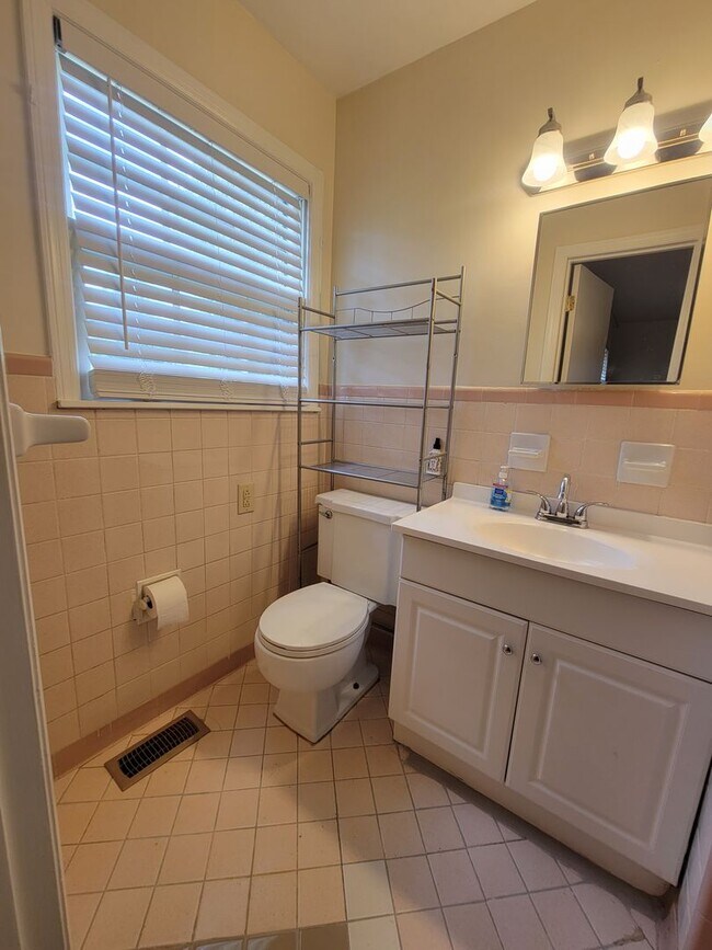 Foto del edificio - 3 Bedroom 2 Bathroom Home with One Car Attached Garage in Valley Park Homes Subdivision