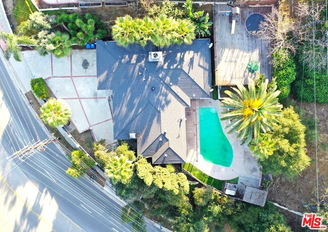 Foto del edificio - 3057 Laurel Canyon Blvd