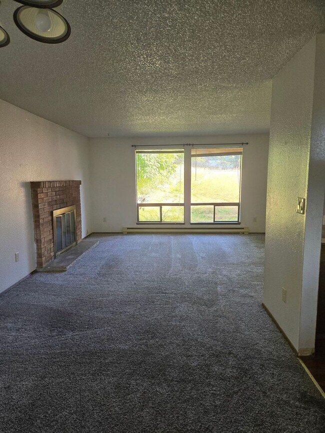 Foto del edificio - PRELEASING AUGUST 2026: 4 bedroom, 2.5 bathroom House