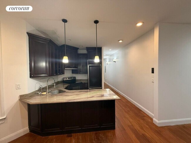 Foto del edificio - 553 Manhattan Ave