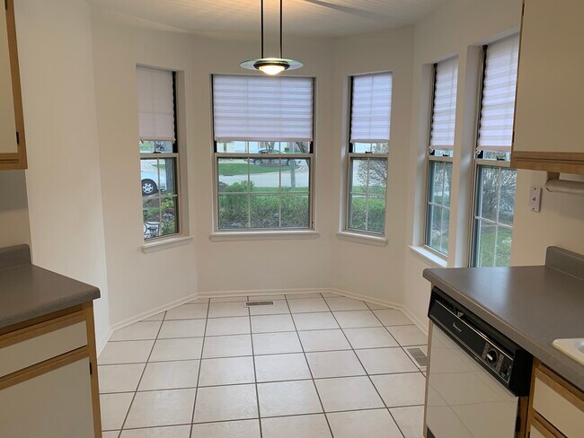 Building Photo - 2121 Camden Ln