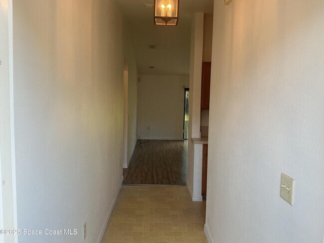 Foto del edificio - 376 Americana Blvd NE