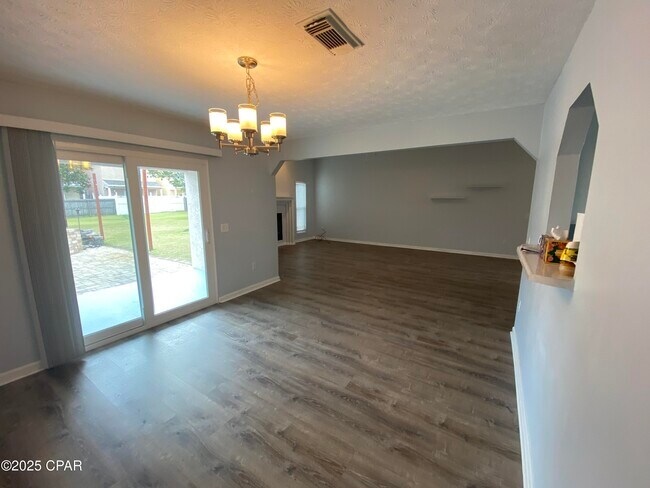 Building Photo - 3657 Oakbrook Ln