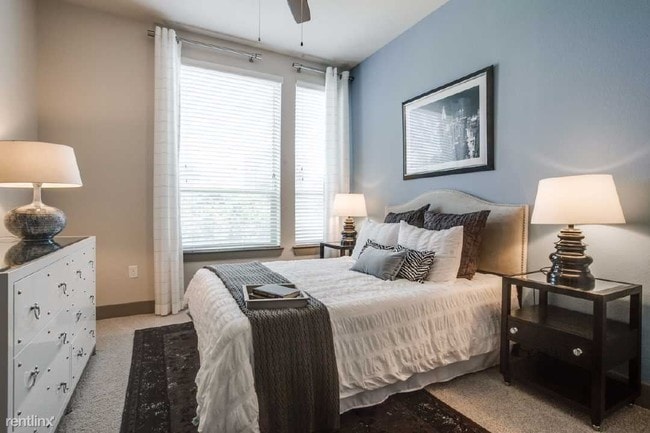 Building Photo - 1 br, 1 bath Apartment - 3100 Smith St 436