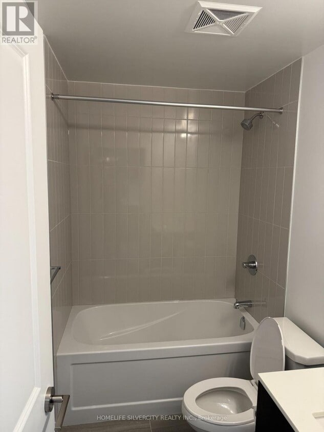 Building Photo - 15 Skyridge Dr