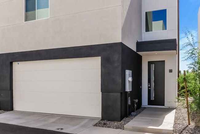 Building Photo - 14251 N 7th St