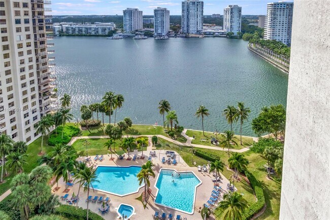 Foto del edificio - 18181 NE 31st Ct