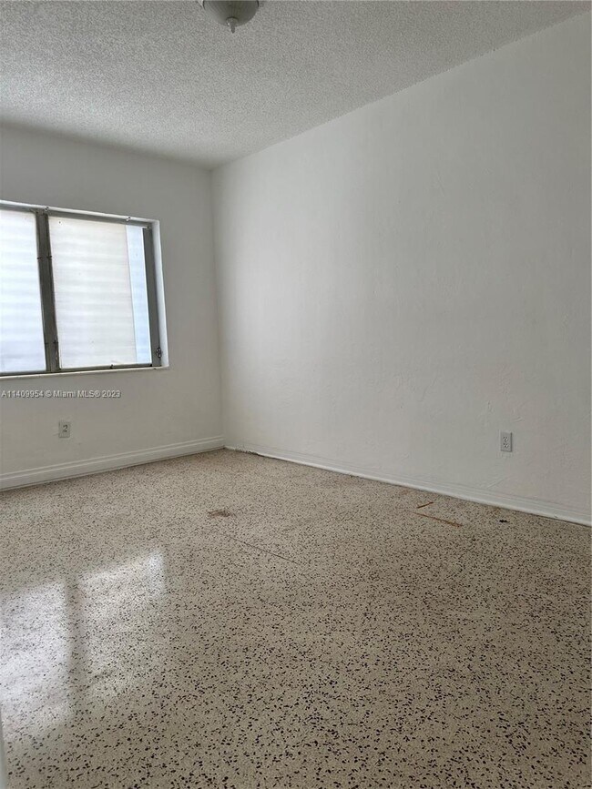 Foto del edificio - 2823 SW 23rd Terrace