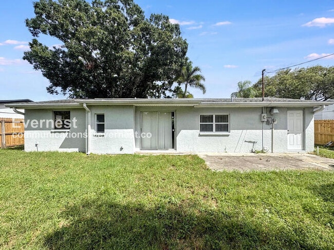 Building Photo - 3509 Kingsbury Dr