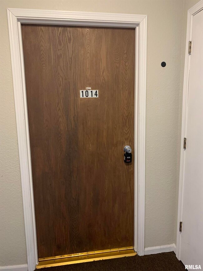 Foto del edificio - 1000 Edgewater Dr