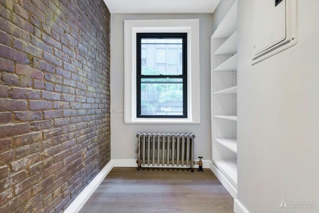 Building Photo - 160 E 39th St