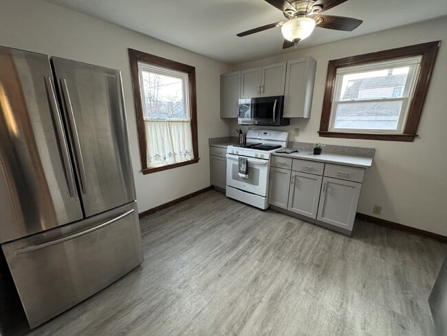 Foto del edificio - Small in Size, Big on Charm – Updated 1 Bed Home on East Oberlin!