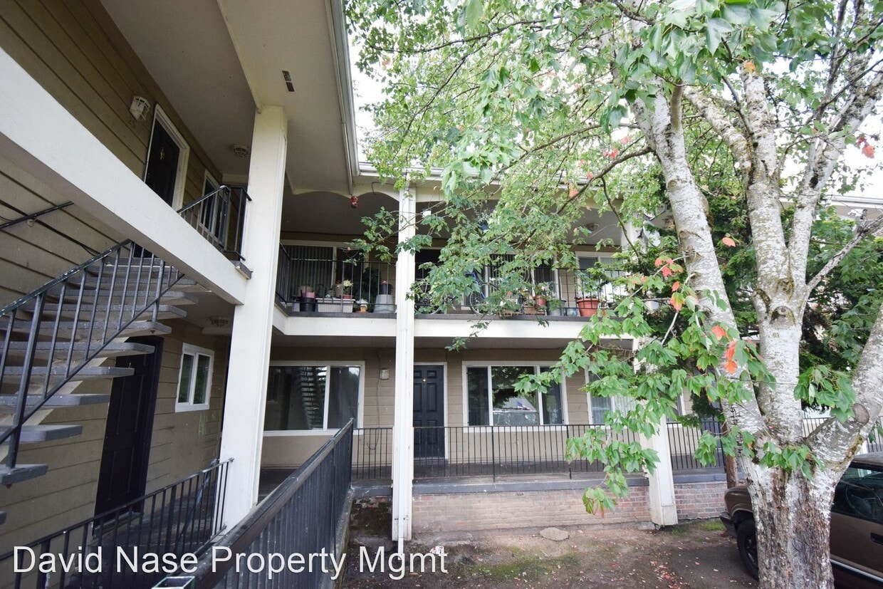 Primary Photo - 3560 SW Vista Dr