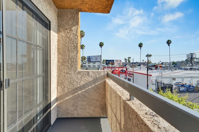 Unidad #102 - Vista Luxury Investments, LLC