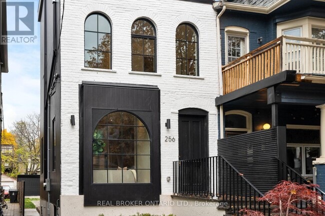 Building Photo - 256 Major St