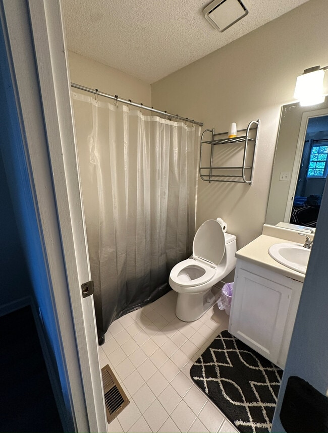 Foto del edificio - Room in Townhome on Mill Stone Dr