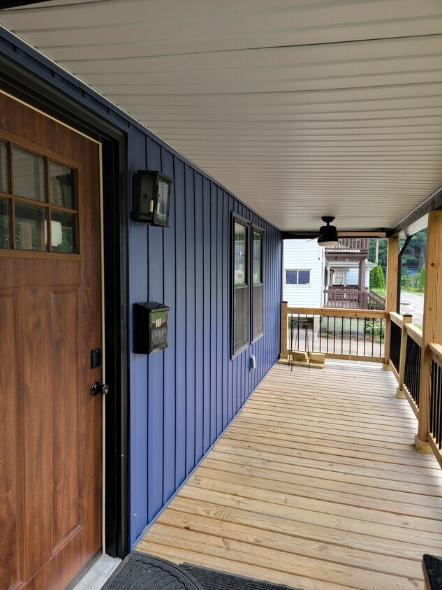 Front - 18 Brookfield Ave