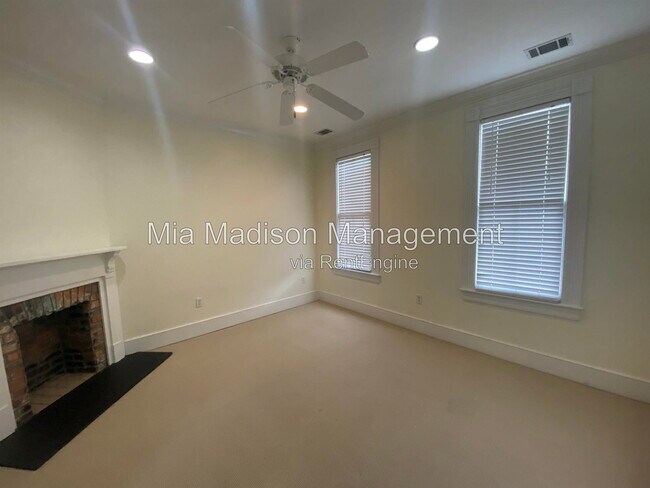 Foto del edificio - 302 E 33rd St